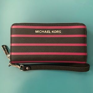 Michael Kors leather all around zippered wallet